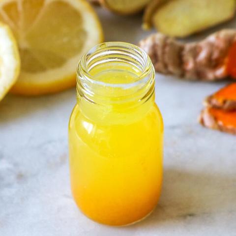 Ingwershot selber machen: Fitmacher und Immunsystemstärker aus der eigenen Küche Ingwershot selber machen: Fitmacher und Immunsystemstärker aus der eigenen Küche