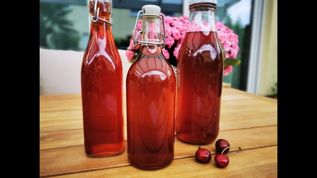 Fruchtige Verführung: Kirschlikör selber machen leicht gemacht Fruchtige Verführung: Kirschlikör selber machen leicht gemacht