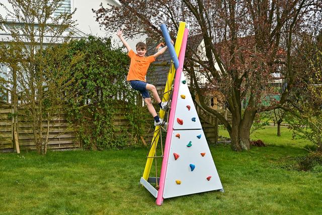 Bauanleitung: Tipi-Klettergerüst für Kinder im eigenen Garten Bauanleitung: Tipi-Klettergerüst für Kinder im eigenen Garten