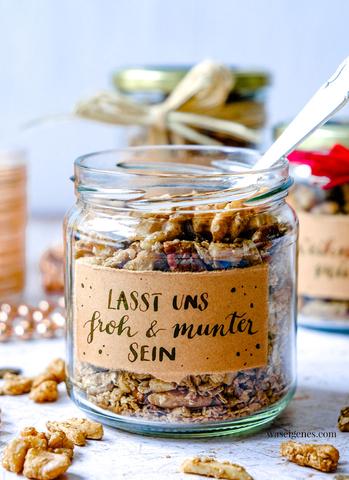 Knuspriges Weihnachtsmüsli zum Selbermachen - einfaches Rezept Knuspriges Weihnachtsmüsli zum Selbermachen - einfaches Rezept