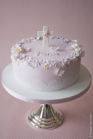 DIY: Eine schöne Kommunions Torte für Mädchen selber machen DIY: Eine schöne Kommunions Torte für Mädchen selber machen