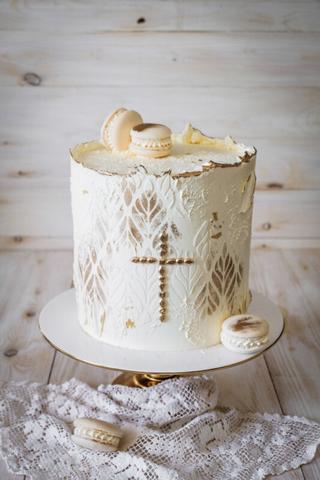 Backen für besondere Anlässe: Eine süße Kommunions Torte für Mädchen selber zubereiten Backen für besondere Anlässe: Eine süße Kommunions Torte für Mädchen selber zubereiten