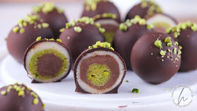 Kreative Geschenkidee: Selbstgemachte Mozartkugeln verschenken Kreative Geschenkidee: Selbstgemachte Mozartkugeln verschenken