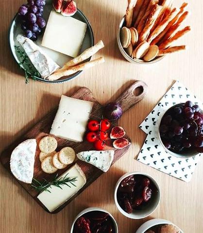 Kreative Inspiration für deine individuelle Wurst-Käse-Platte Kreative Inspiration für deine individuelle Wurst-Käse-Platte