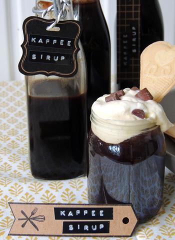 Genießen Sie Ihren Kaffee mit selbstgemachtem Sirup Genießen Sie Ihren Kaffee mit selbstgemachtem Sirup