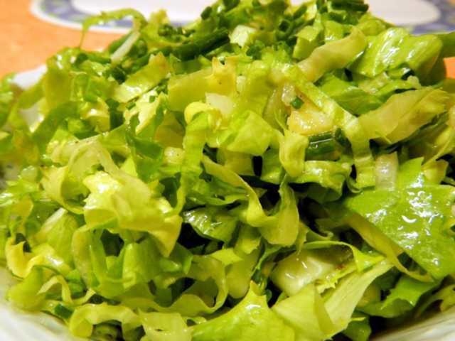 Das perfekte Dressing für den klassischen Endiviensalat nach Omas Rezept Das perfekte Dressing für den klassischen Endiviensalat nach Omas Rezept