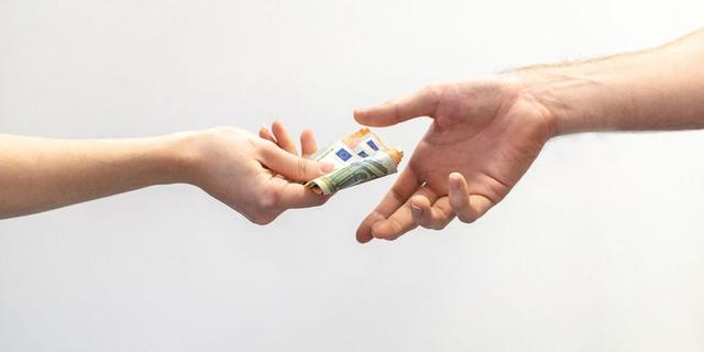 Kündigung während Krankheit: Wann muss man sich beim Arbeitsamt melden?