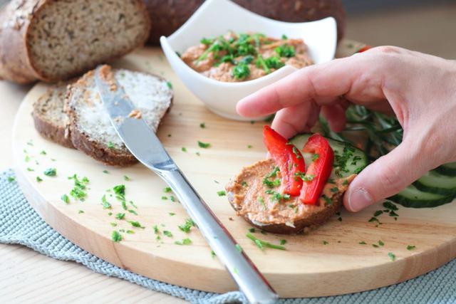 Herzhafte Aufstriche einfach selbst gemacht: Unsere besten Rezepte Herzhafte Aufstriche einfach selbst gemacht: Unsere besten Rezepte