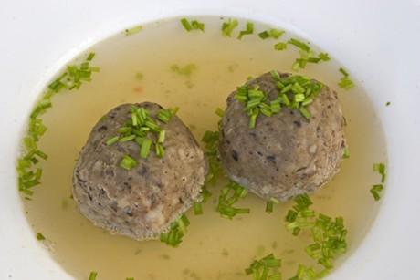 Schritt-für-Schritt-Anleitung: So gelingen selbstgemachte Leberknödel perfekt Schritt-für-Schritt-Anleitung: So gelingen selbstgemachte Leberknödel perfekt