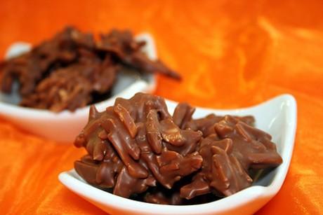 Zartbitter-Mandel-Splitter: Ein festlicher Genuss zum Selbermachen Zartbitter-Mandel-Splitter: Ein festlicher Genuss zum Selbermachen