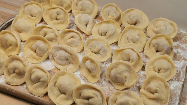 Zeitaufwendig, aber lohnenswert: Pelmeni nach eigenem Rezept selbst gemacht Zeitaufwendig, aber lohnenswert: Pelmeni nach eigenem Rezept selbst gemacht