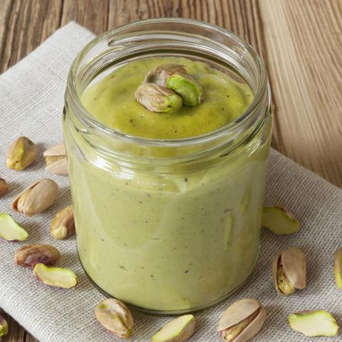 Frische Pistaziencreme in nur wenigen Schritten zubereiten Frische Pistaziencreme in nur wenigen Schritten zubereiten