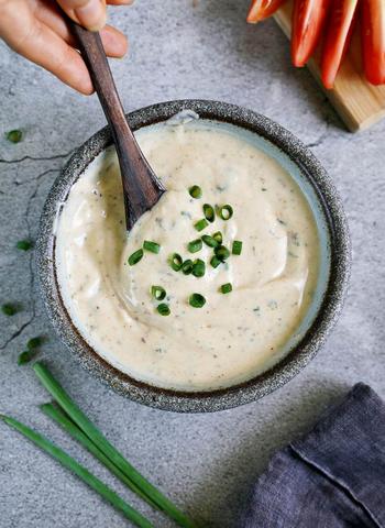 Selbstgemachte Salatsauce - Frisch, gesund und köstlich Selbstgemachte Salatsauce - Frisch, gesund und köstlich