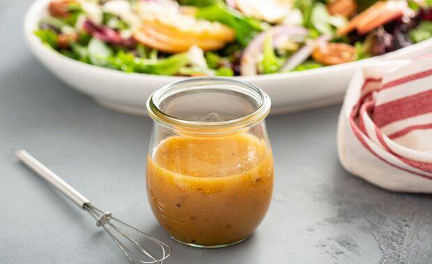 Gesunde Salatsauce selbst gemacht - Genuss ohne Zusatzstoffe Gesunde Salatsauce selbst gemacht - Genuss ohne Zusatzstoffe