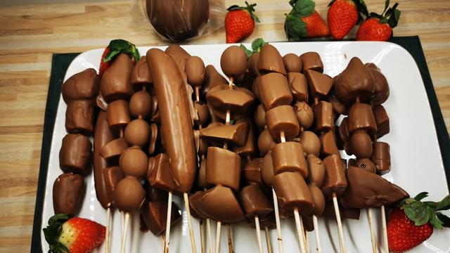 Fruchtige Schokoladenspieße selber machen: Ein einfaches und leckeres Rezept Fruchtige Schokoladenspieße selber machen: Ein einfaches und leckeres Rezept