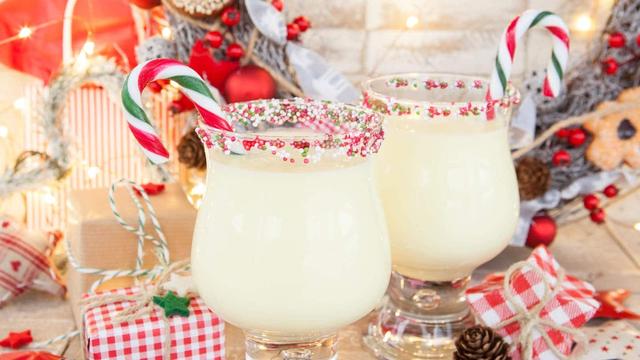 Der beste selbstgemachte Eierpunsch: Perfekt für die Feiertage! Der beste selbstgemachte Eierpunsch: Perfekt für die Feiertage!