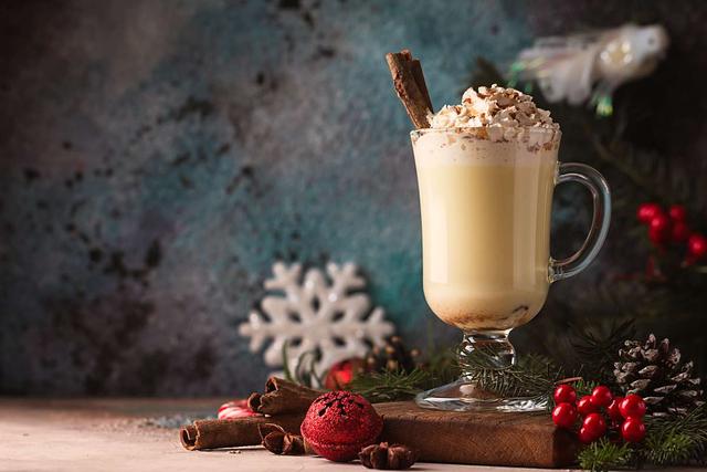 Genießen Sie hausgemachten Eierpunsch: Lecker und einfach zubereitet! Genießen Sie hausgemachten Eierpunsch: Lecker und einfach zubereitet!