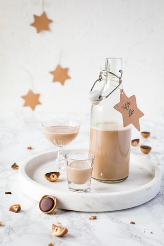 Selbstgemachter Toffifee Likör: Genussvolles DIY-Rezept Selbstgemachter Toffifee Likör: Genussvolles DIY-Rezept