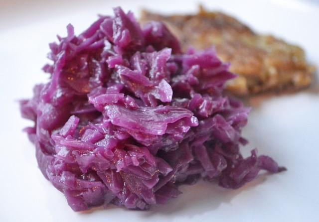 Selbstgemachtes Blaukraut: Eine köstliche Beilage für Fleischgerichte Selbstgemachtes Blaukraut: Eine köstliche Beilage für Fleischgerichte