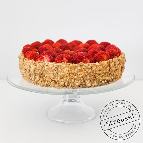 Perfekte Dekoration für Torten und Desserts: Haselnusskrokant selbst gemacht Perfekte Dekoration für Torten und Desserts: Haselnusskrokant selbst gemacht