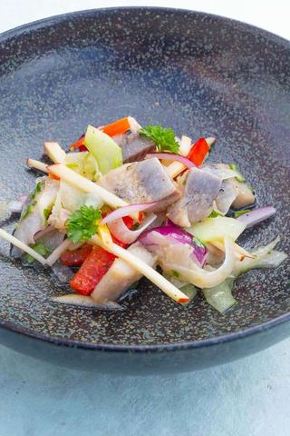 Schritt-für-Schritt-Anleitung: So gelingt der perfekte Heringssalat zum Selbermachen Schritt-für-Schritt-Anleitung: So gelingt der perfekte Heringssalat zum Selbermachen