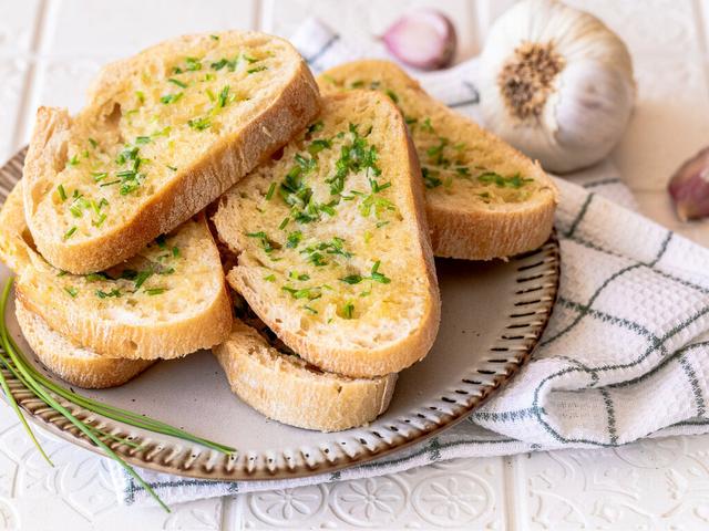 Knoblauchbrot zum Selbermachen: Einfach, schnell und köstlich Knoblauchbrot zum Selbermachen: Einfach, schnell und köstlich