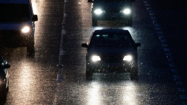 Erlaubte Verwendung der Lichthupe zur Anzeige von Überholabsichten Erlaubte Verwendung der Lichthupe zur Anzeige von Überholabsichten