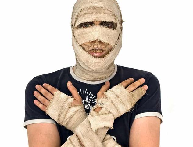 Einfache Anleitung für ein selbstgemachtes Mumien Kostüm zu Halloween