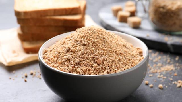 Keine Verschwendung mehr: Upcycling-Tipp für altes Brot - Paniermehl selbst gemacht