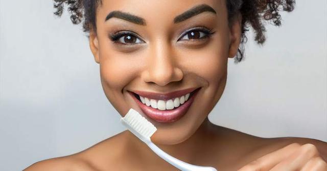 Effektive Selbstbehandlung von Parodontose: Hausmittel und Maßnahmen im Überblick