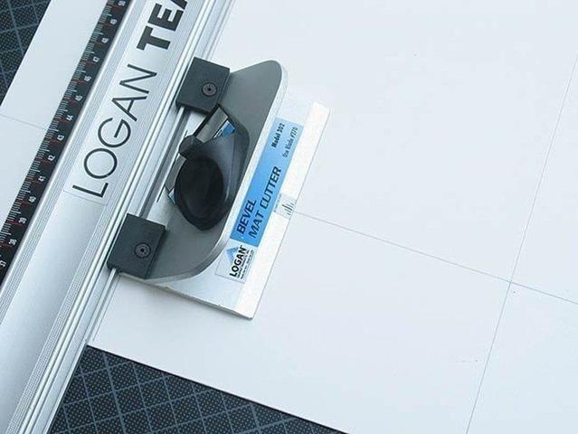 Die wichtigsten Fragen zum Ausmessen und Zuschneiden des Passepartoutkartons Die wichtigsten Fragen zum Ausmessen und Zuschneiden des Passepartoutkartons