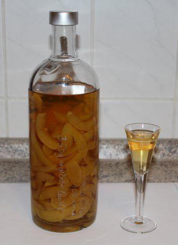 Schritt-für-Schritt-Anleitung: Quittenlikör selber machen Schritt-für-Schritt-Anleitung: Quittenlikör selber machen