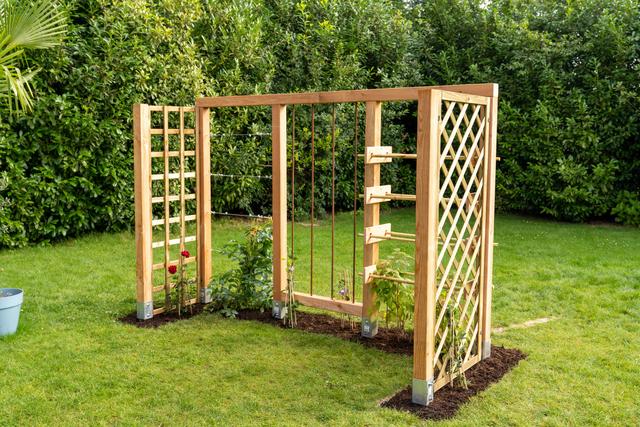 Bauanleitung für eine maßgeschneiderte Rankhilfe als Sichtschutz im Garten Bauanleitung für eine maßgeschneiderte Rankhilfe als Sichtschutz im Garten