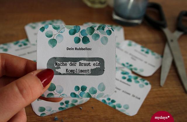 Individuelle Gestaltung: Rubbelfeld mit Fotos oder Zeitschriftenausschnitten personalisieren