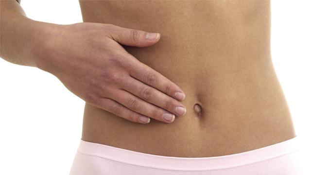 Rechtsseitige Schmerzen wie Seitenstechen: Was steckt dahinter?