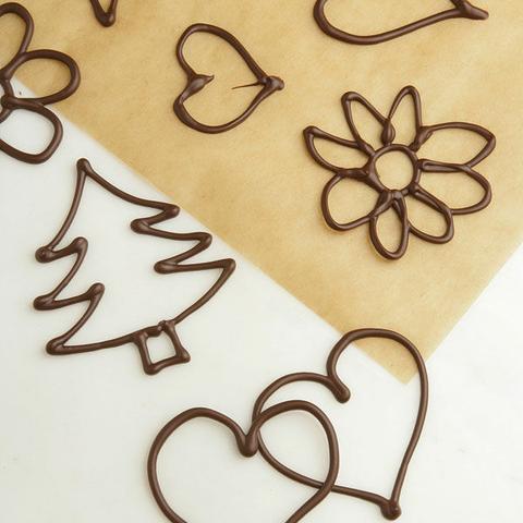 Schokoladen-Ornamente selber machen mit selbstgemachter Spritztüte Schokoladen-Ornamente selber machen mit selbstgemachter Spritztüte