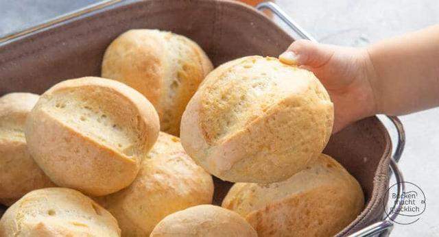 Schnelle Brötchen ohne Hefe backen: Rezept mit Trockenhefe