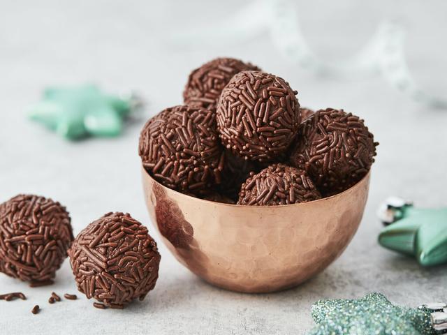 Süße Verführung: Wie man selbst Rumkugeln herstellen kann Süße Verführung: Wie man selbst Rumkugeln herstellen kann