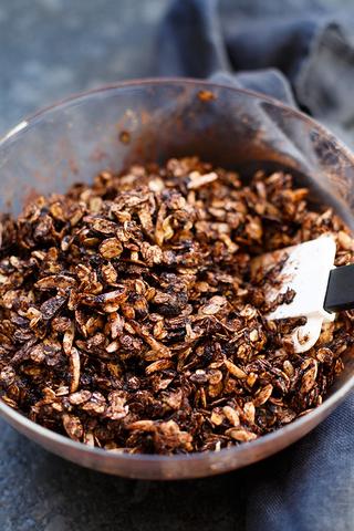 Natürlich süßes Schokomüsli selber machen: Mit nur wenigen Zutaten zum Genuss Natürlich süßes Schokomüsli selber machen: Mit nur wenigen Zutaten zum Genuss