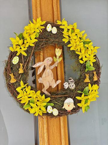 Frühlings-Türkranz für Ostern: Einfache Anleitung zum Selberbinden