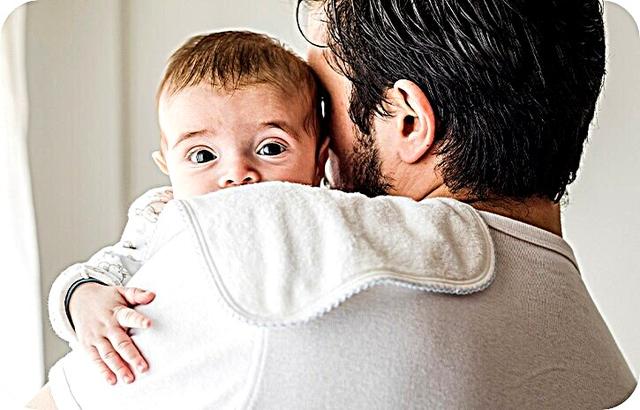 Schwallartiges Erbrechen und Gewichtsverlust beim Baby: Wann zum Kinderarzt? Schwallartiges Erbrechen und Gewichtsverlust beim Baby: Wann zum Kinderarzt?