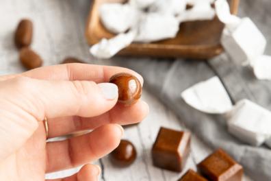 Schritt-für-Schritt-Anleitung: So gelingen dir köstliche Karamellbonbons Schritt-für-Schritt-Anleitung: So gelingen dir köstliche Karamellbonbons