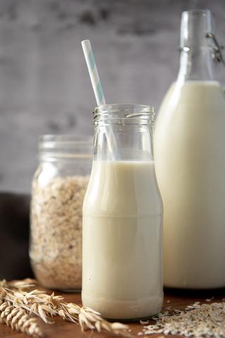 Gesunde Alternative: Haferdrink selbst zubereiten ohne Zuckerzusatz Gesunde Alternative: Haferdrink selbst zubereiten ohne Zuckerzusatz