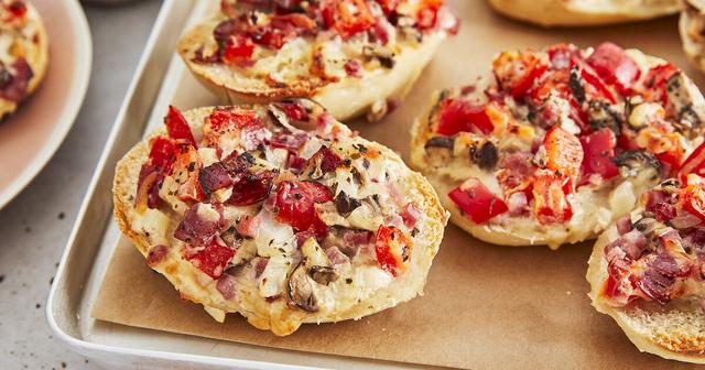 Schnelle und leckere Pizzabrötchen zum Selbermachen Schnelle und leckere Pizzabrötchen zum Selbermachen