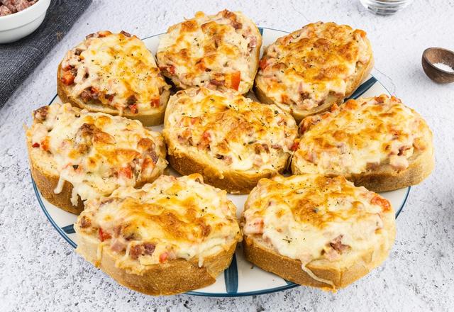 Hausgemachte Pizzabrötchen: Schnell und einfach zubereitet Hausgemachte Pizzabrötchen: Schnell und einfach zubereitet