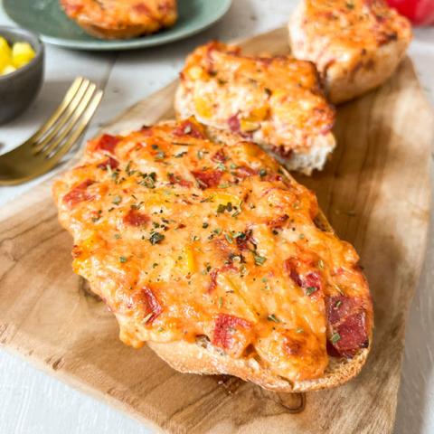 Knusprige Pizzabrötchen selber backen: Schritt-für-Schritt-Anleitung Knusprige Pizzabrötchen selber backen: Schritt-für-Schritt-Anleitung