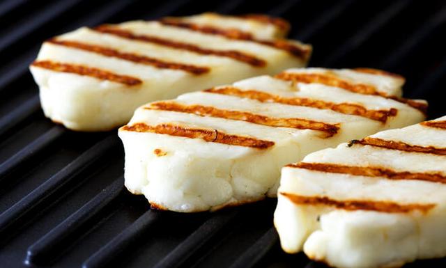Käse selber machen: So gelingt der Grillkäse für fleischlose Grillsessions Käse selber machen: So gelingt der Grillkäse für fleischlose Grillsessions