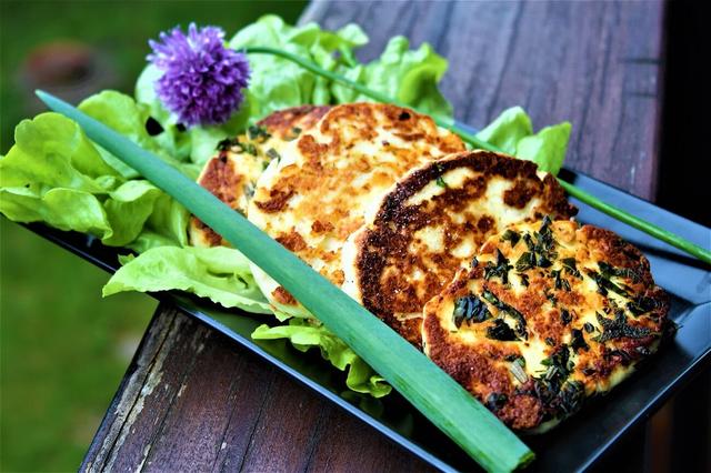 Genießen Sie den Sommer mit selbstgemachtem Grillkäse - hier ist das Rezept Genießen Sie den Sommer mit selbstgemachtem Grillkäse - hier ist das Rezept