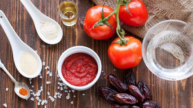 Köstliches Tomatenketchup in nur 15 Minuten selbst gemacht: Hier ist das Rezept! Köstliches Tomatenketchup in nur 15 Minuten selbst gemacht: Hier ist das Rezept!