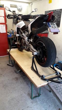 Vor- und Nachteile des Eigenbaus einer Motorradhebebühne Vor- und Nachteile des Eigenbaus einer Motorradhebebühne